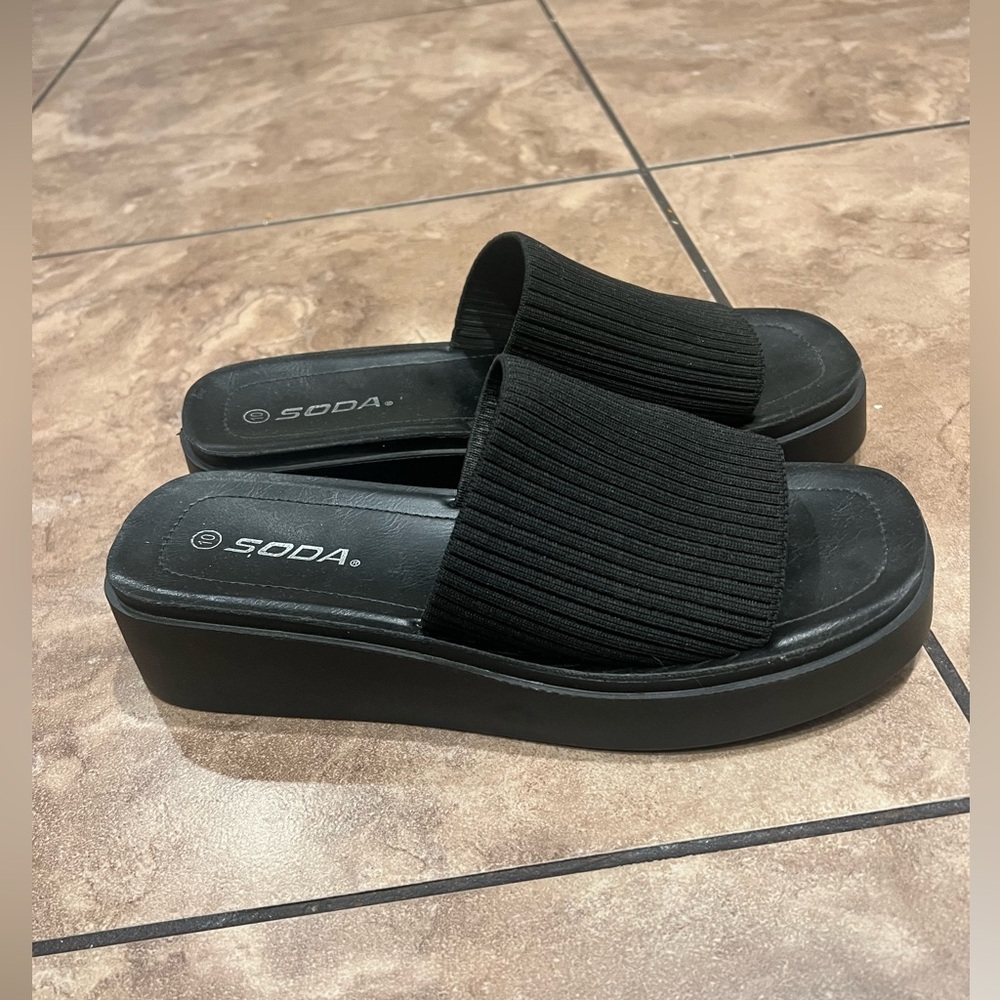 Soda Women's Black Ribbed Mules